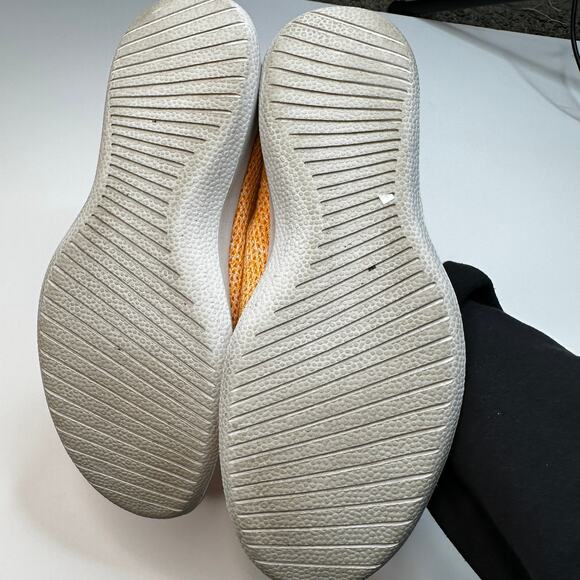 Athletic_Shoes